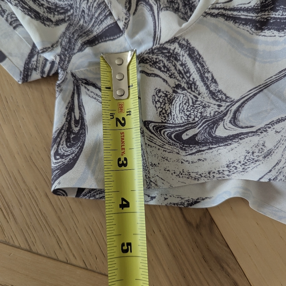Athleta All Activity 3.5” Short Print Linerless Pockets - Picture 6 of 10